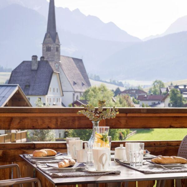 Hotelresort Maria Alm - Alpin Lodges - großzügiger Balkon oder Terrasse in den Apartments