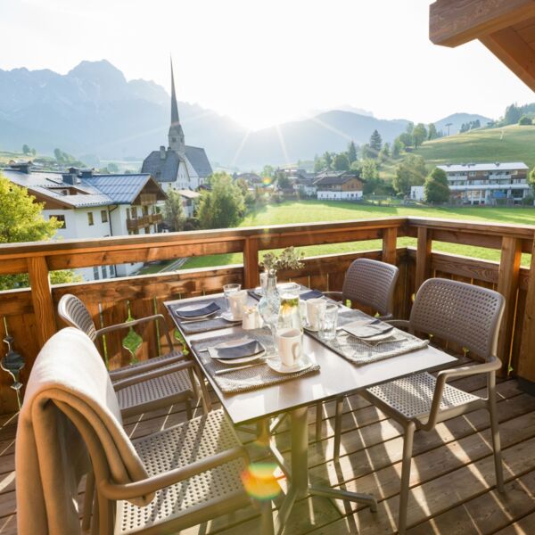 Hotelresort Maria Alm - Alpin Lodges - großzügiger Balkon oder Terrasse in den Apartments