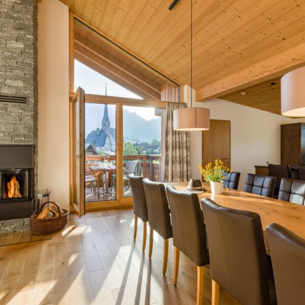 Hotelresort Maria Alm - Alpin Lodges - großzügiger Wohnraum im Penthouse