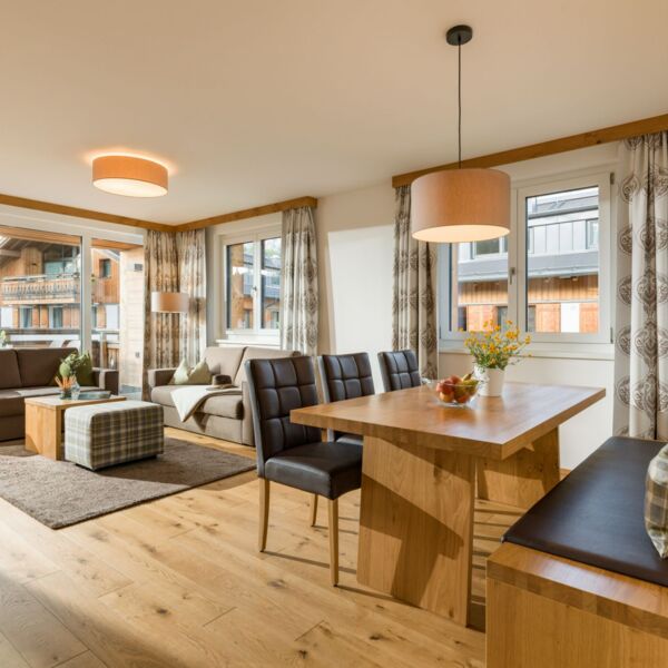Hotelresort Maria Alm - Alpin Lodges - großzügiger Wohnraum im Apartment