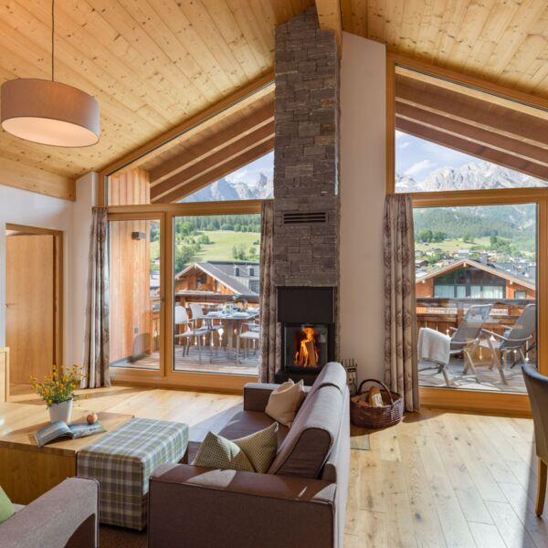 Hotelresort Maria Alm - Alpin Lodges - großzügiger Wohnraum im Penthouse
