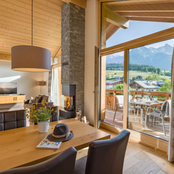 Hotelresort Maria Alm - Alpin Lodges - großzügiger Wohnraum im Penthouse