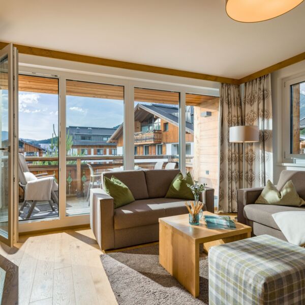 Hotelresort Maria Alm - Alpin Lodges - großzügiger Wohnraum im Apartment